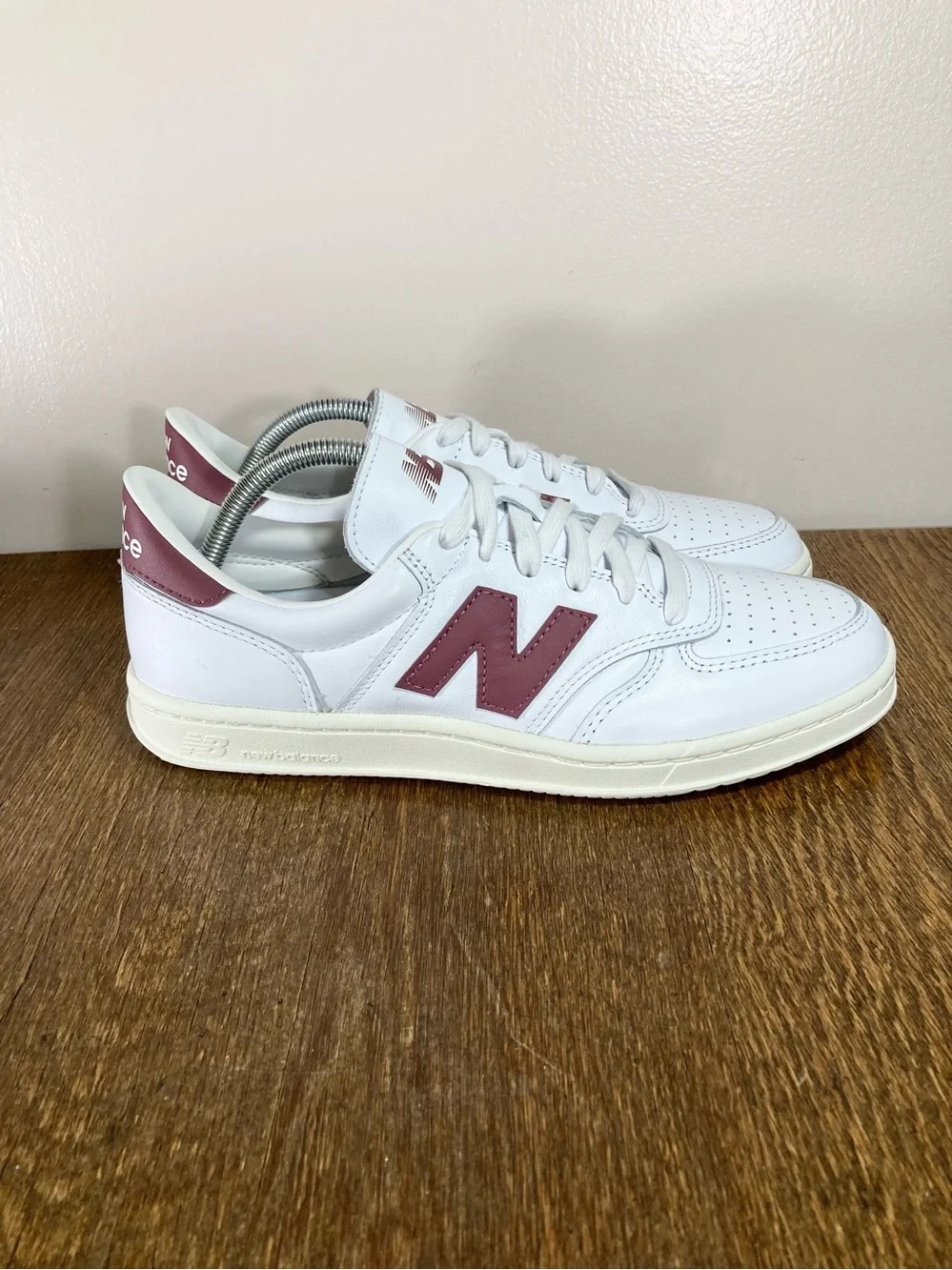 New Balance T500 Sneaker Men’s Size 9 White Washed Burgundy